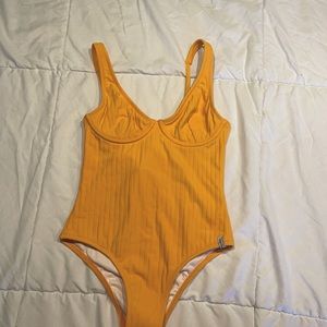 Mellow yellow, fun hello one piece by rhythm.